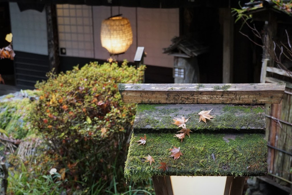 奥嵯峨野 愛宕古道街道 平野屋 灯篭