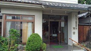 ビジネス観光ホテル河合玄関