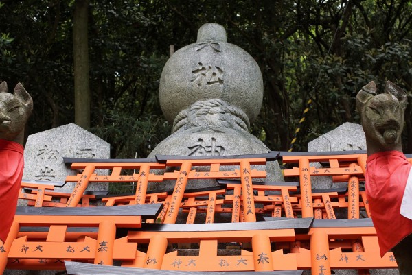 伏見稲荷大社冷気ただよう神様４