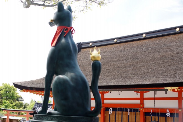 伏見稲荷大社稲穂をくわえた狐ヒップ