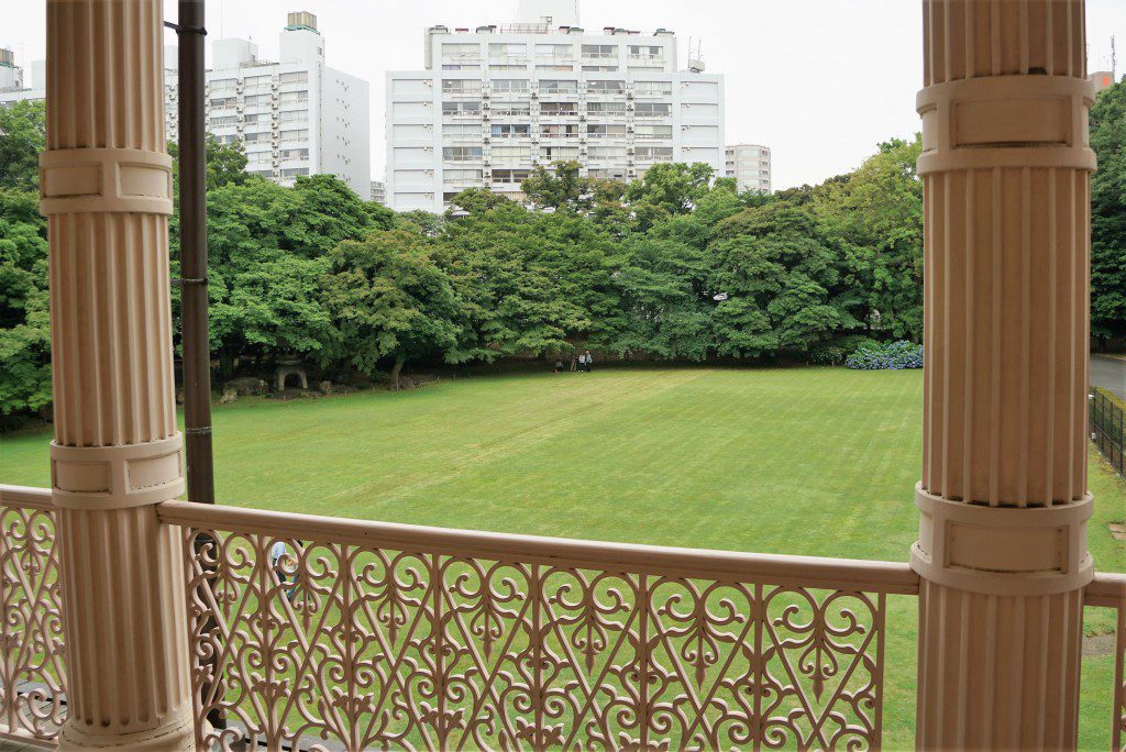 旧岩崎邸２階ベランダからの景色