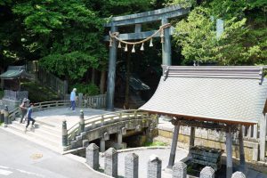 諏訪大社上社本宮東参道