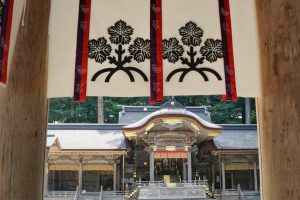 諏訪大社上社本宮　神紋　梶　３