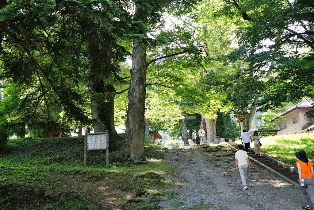 諏訪大社前宮参道