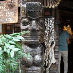 神保町さぼうるトーテムポール