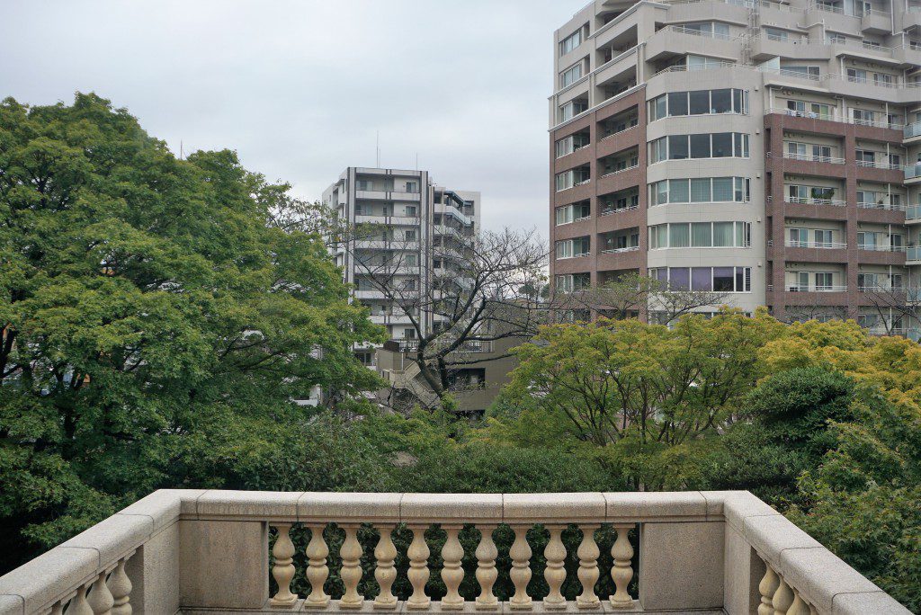 鳩山会館　2階バルコニー