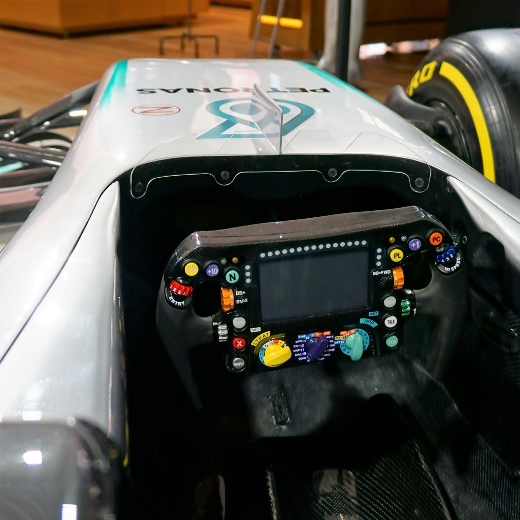 メルセデス・ベンツ　コネクション　F1カー　コックピット