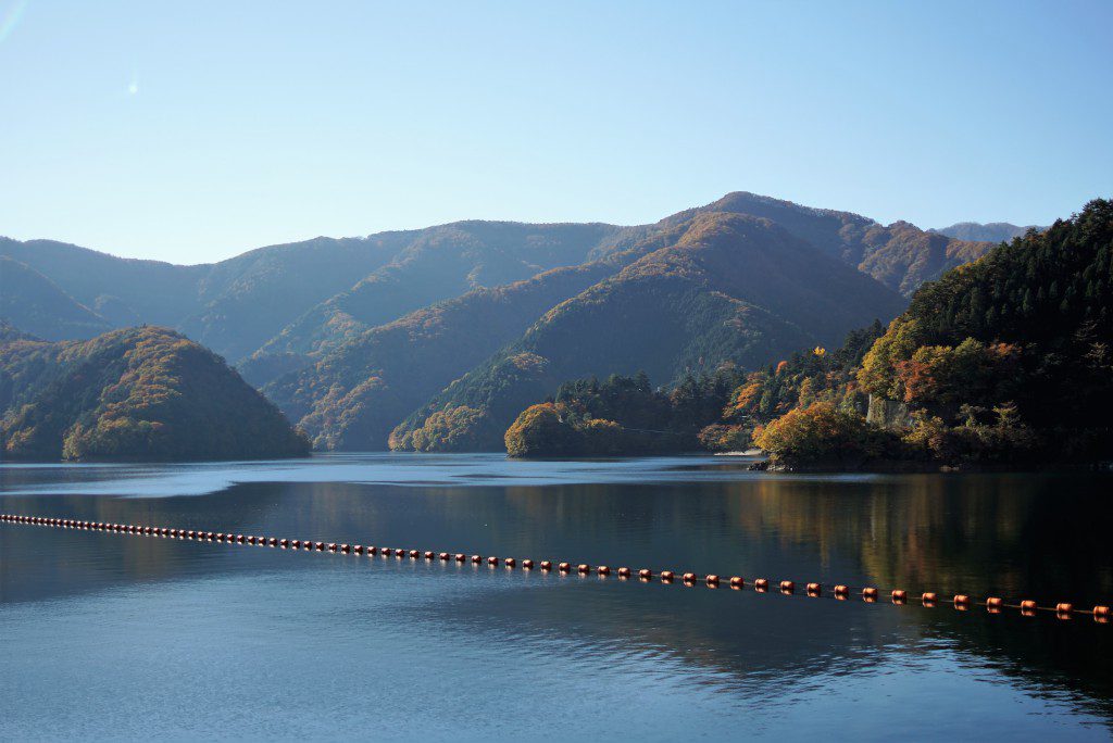 紅葉　奥多摩湖　小河内神社