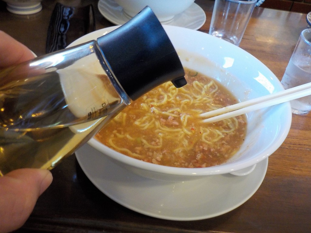 担々麺　四川　酢