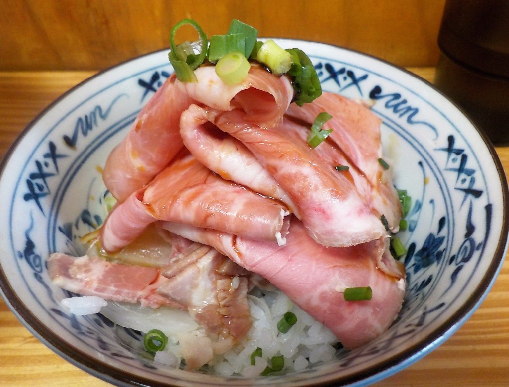 煮干しラーメン　よしかわ　チャーシュー丼