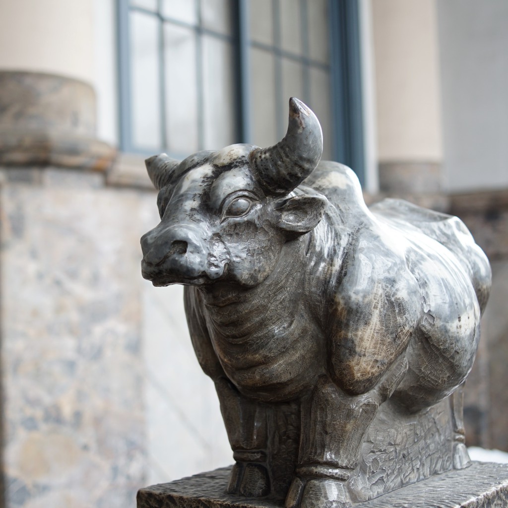 築地本願寺　動物　牛