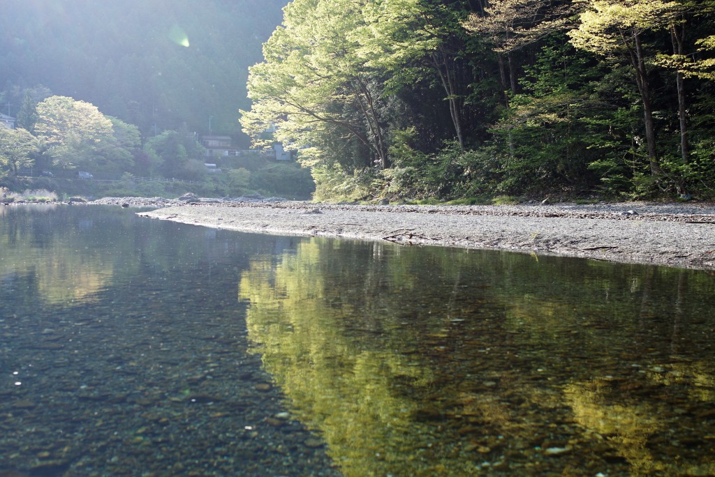 奥多摩せせらぎの里美術館多摩川