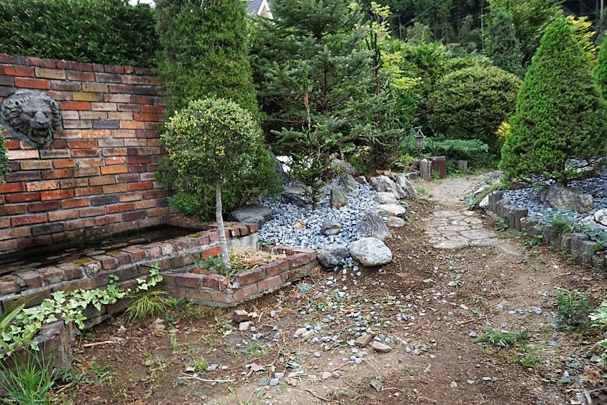 除草シートを使ったロックガーデン