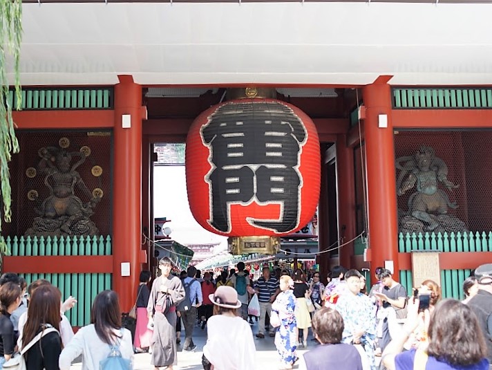 雷門　工事中