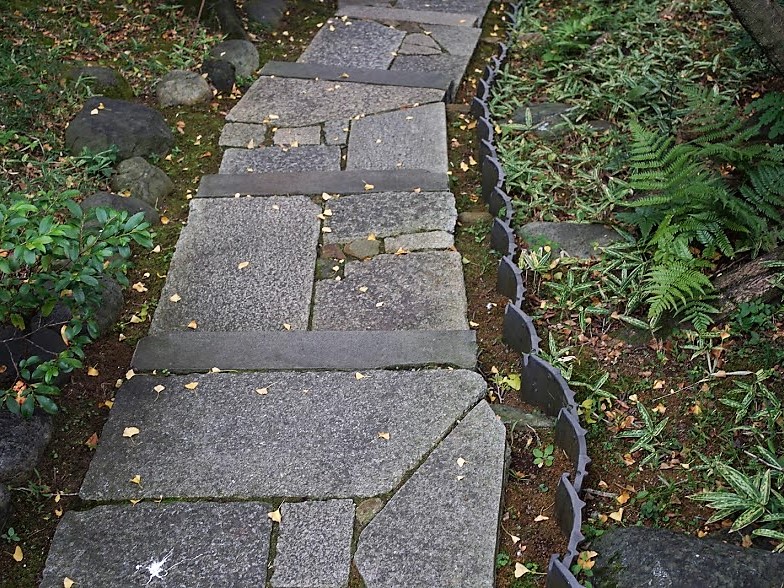 根津美術館　庭　表参道