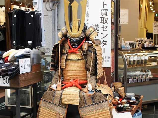 新仲見世　鎧兜