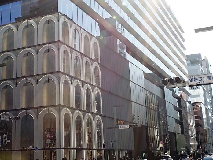 銀座　six