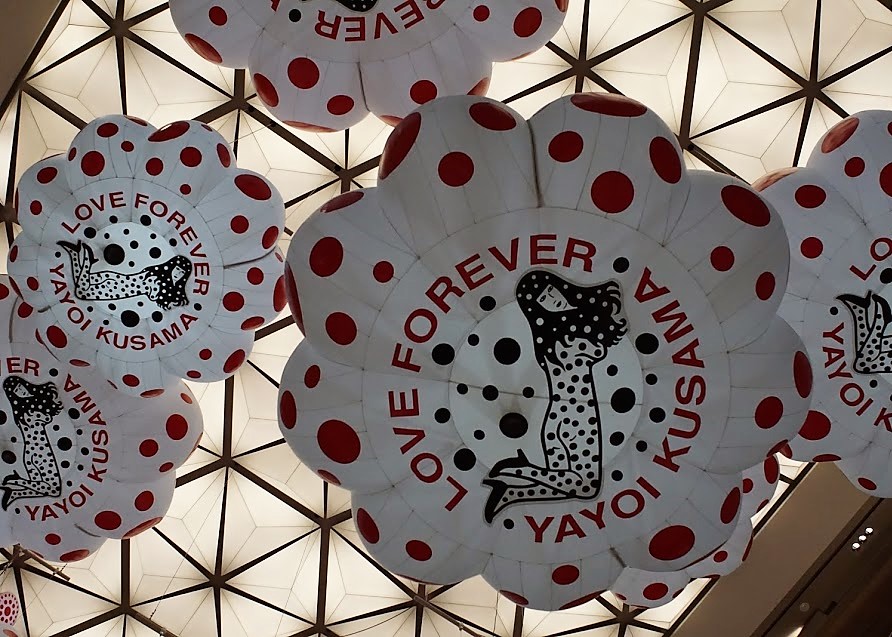 ginza six 草間彌生