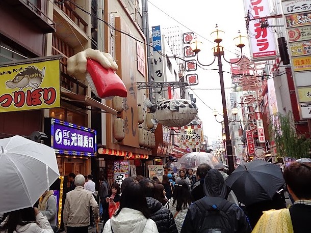大阪ミナミ　出っ張り看板