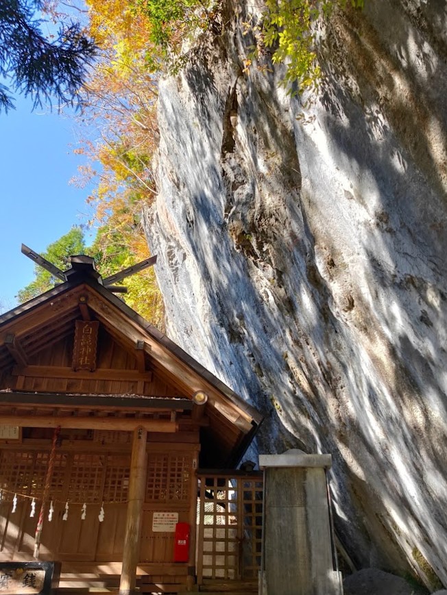 奥多摩 白髭神社 崖