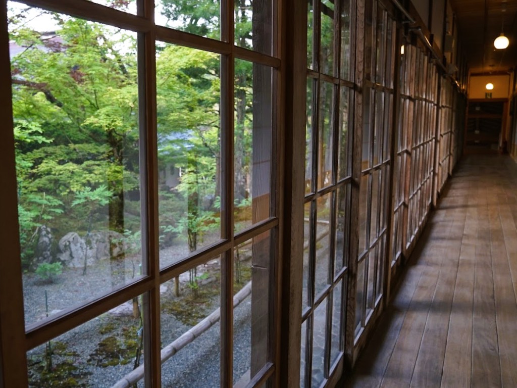 蓮華定院　ゆらぎガラス戸
