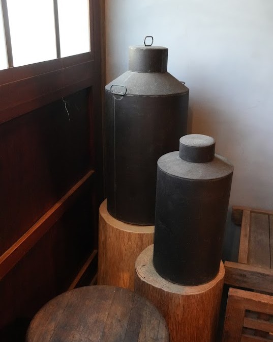 古民家ひらぬま 年代物の茶筒
