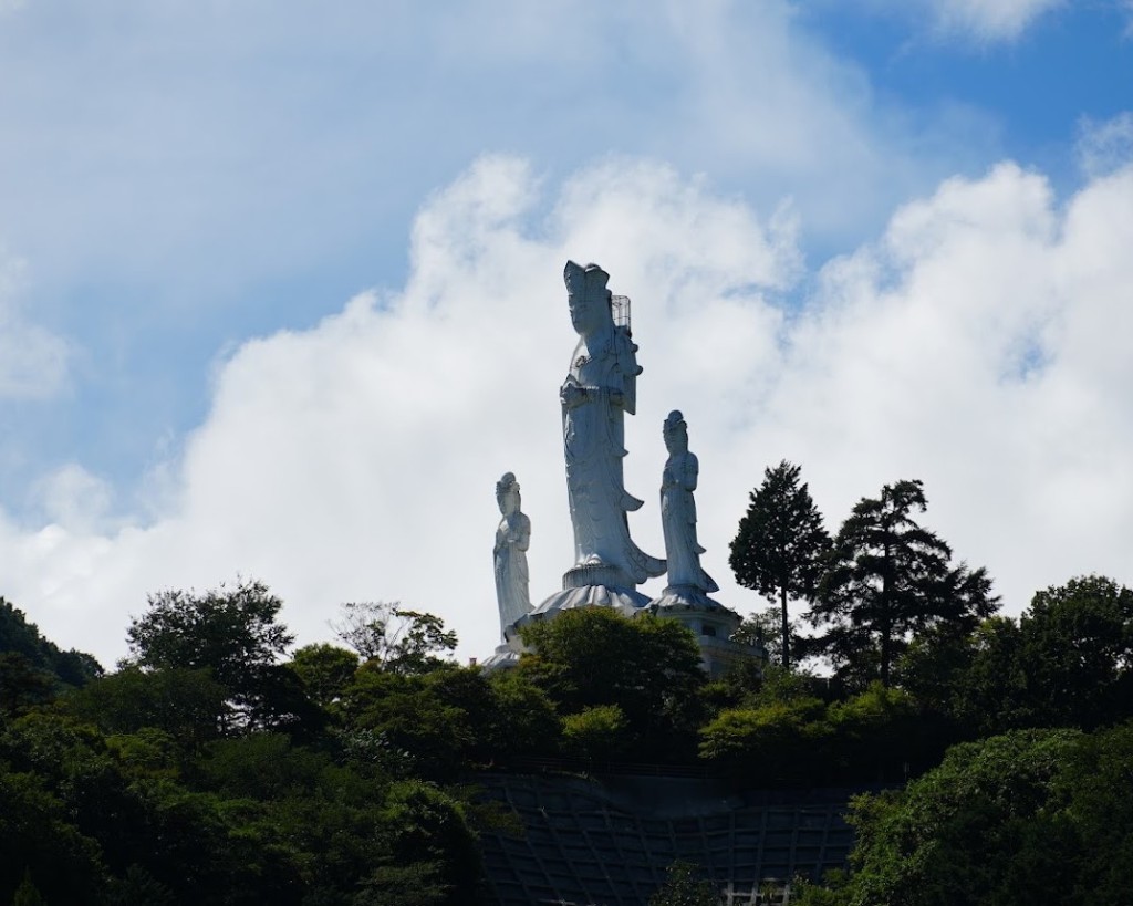 古民家ひらぬまから見る鳥居観音