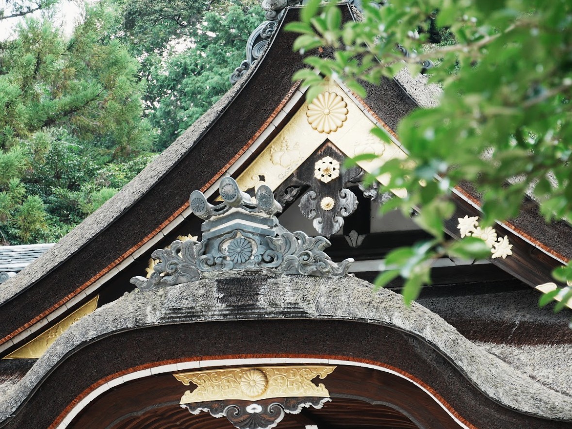 大神神社 菊花紋