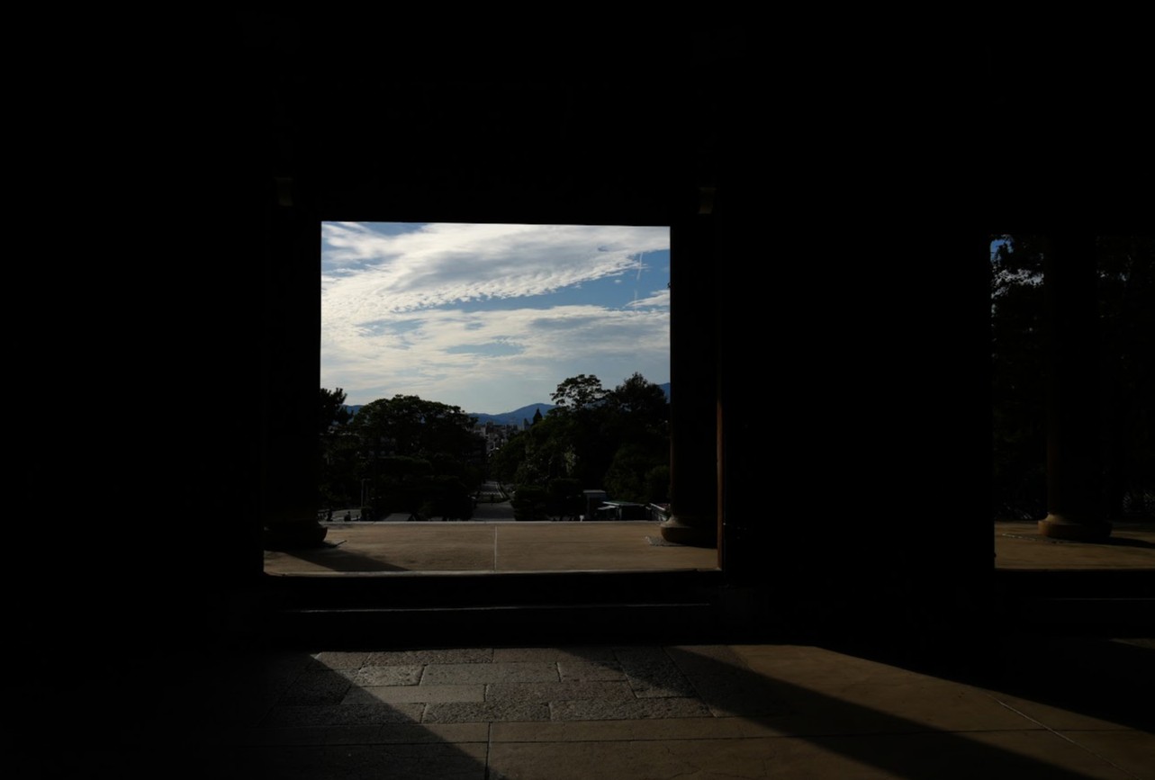 知恩院 山門(三門)から見る空