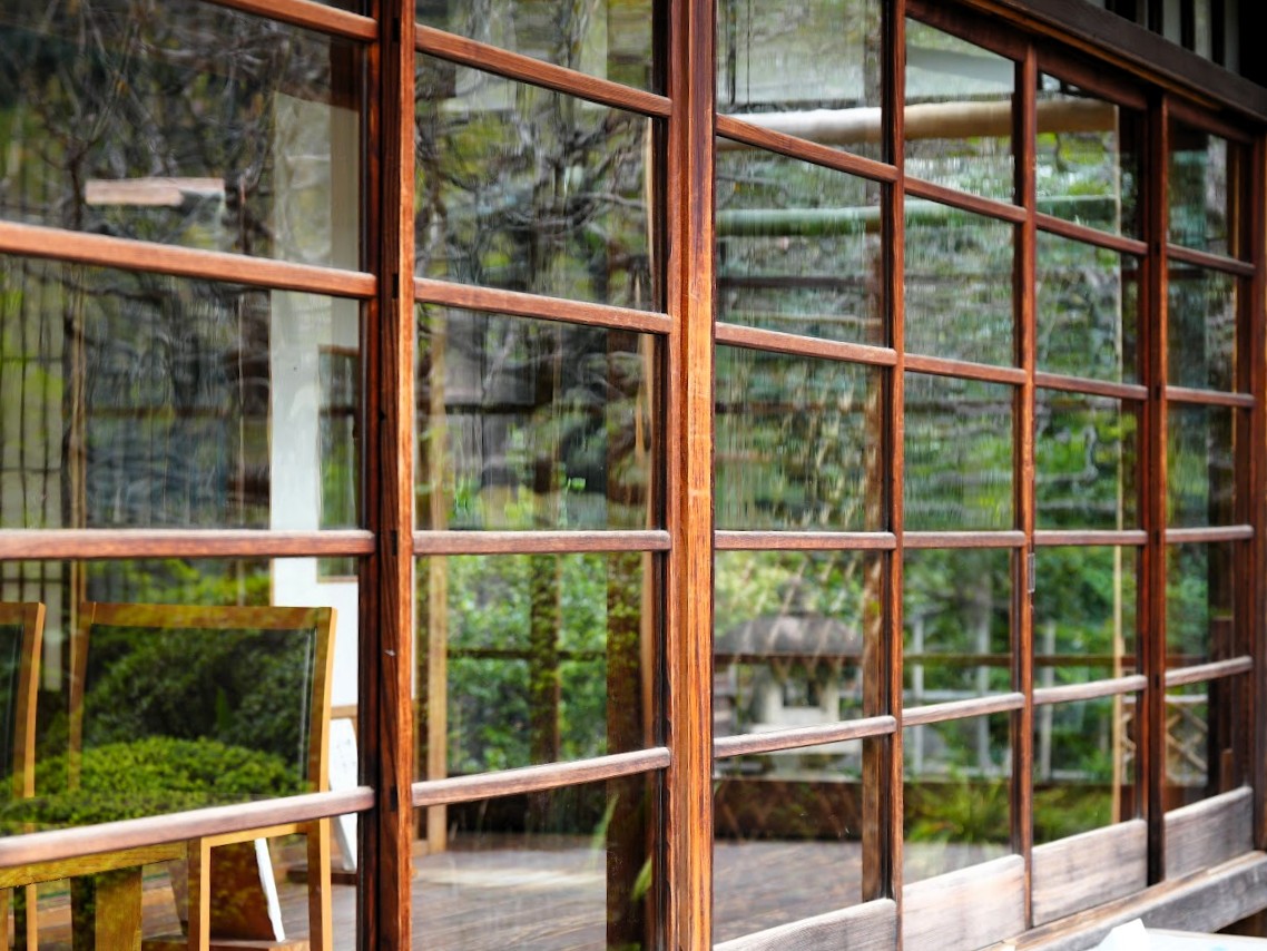 高尾駒木野庭園 古いガラス戸